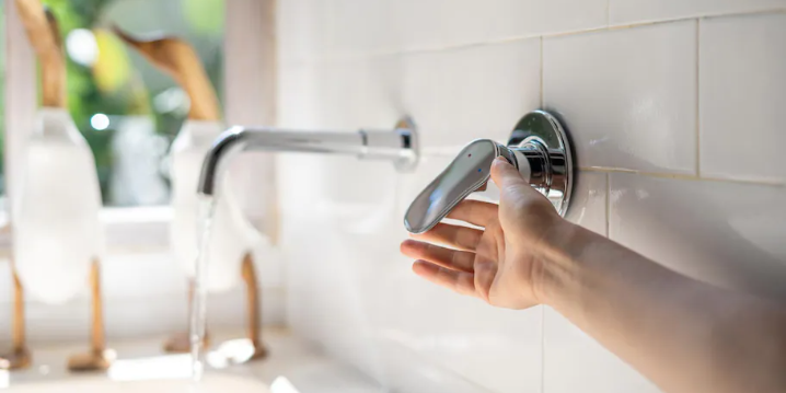 Consideraciones al diseñar grifos de cocina de pared fáciles de usar